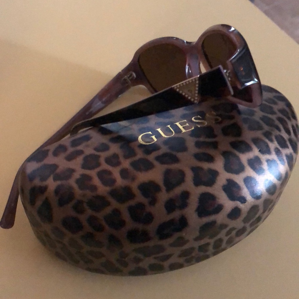 Guess sunglasses 🕶 - Picture 2 of 4